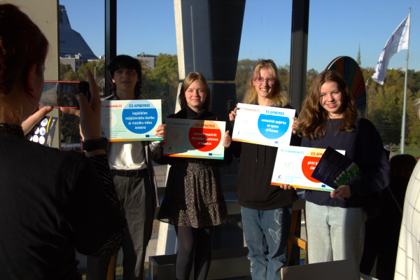 Participants holding selfie tablets